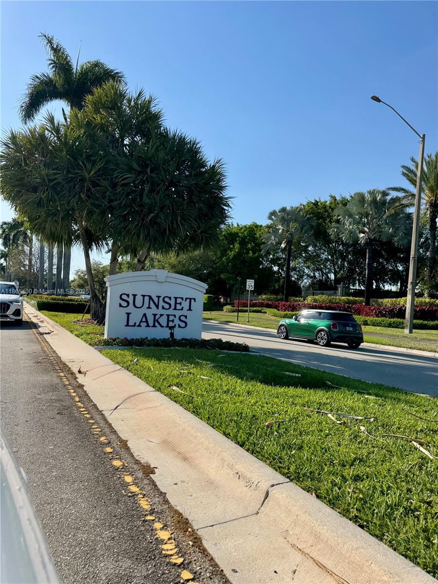 SUNSET LAKES PLAT ONE - Residential