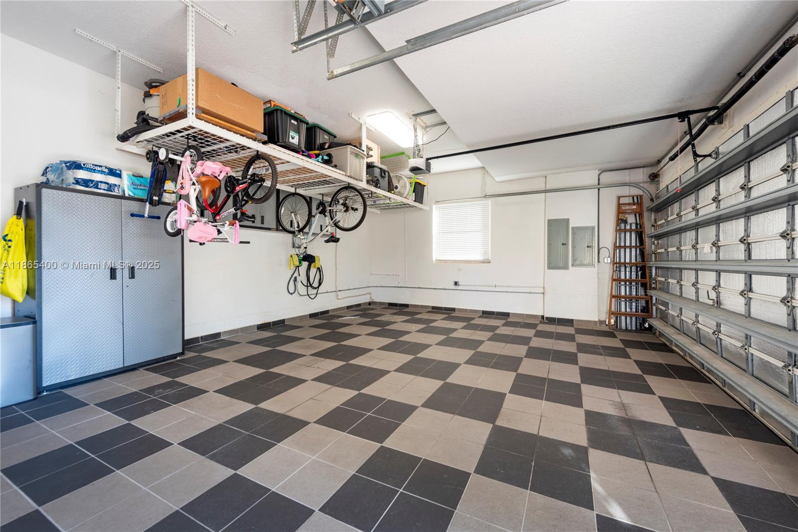 SUNSET LAKES PLAT ONE - Residential