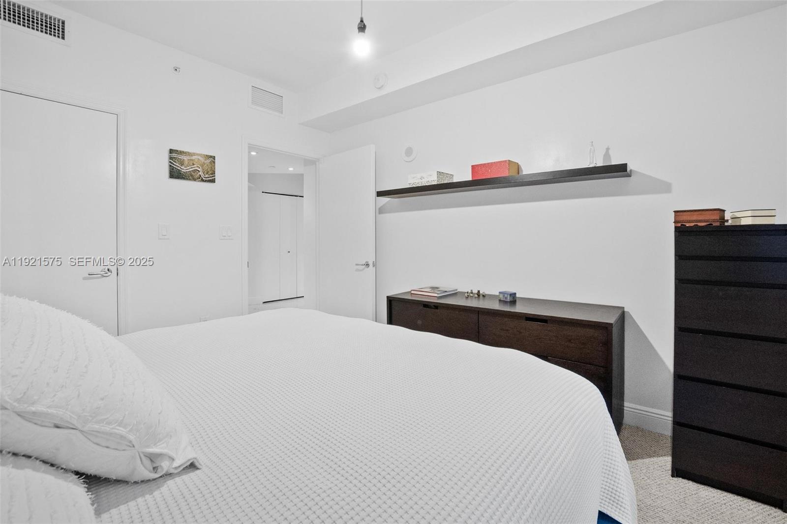 TURNBERRY VILLAGE SO TOWE - Residential Lease