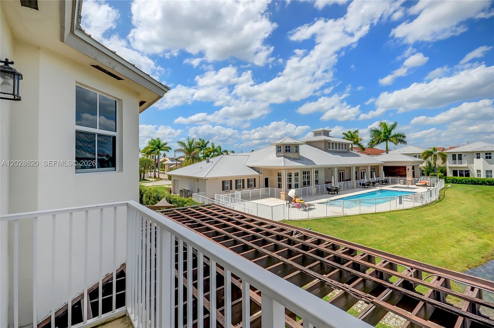 VINTAGE ESTATES - Residential