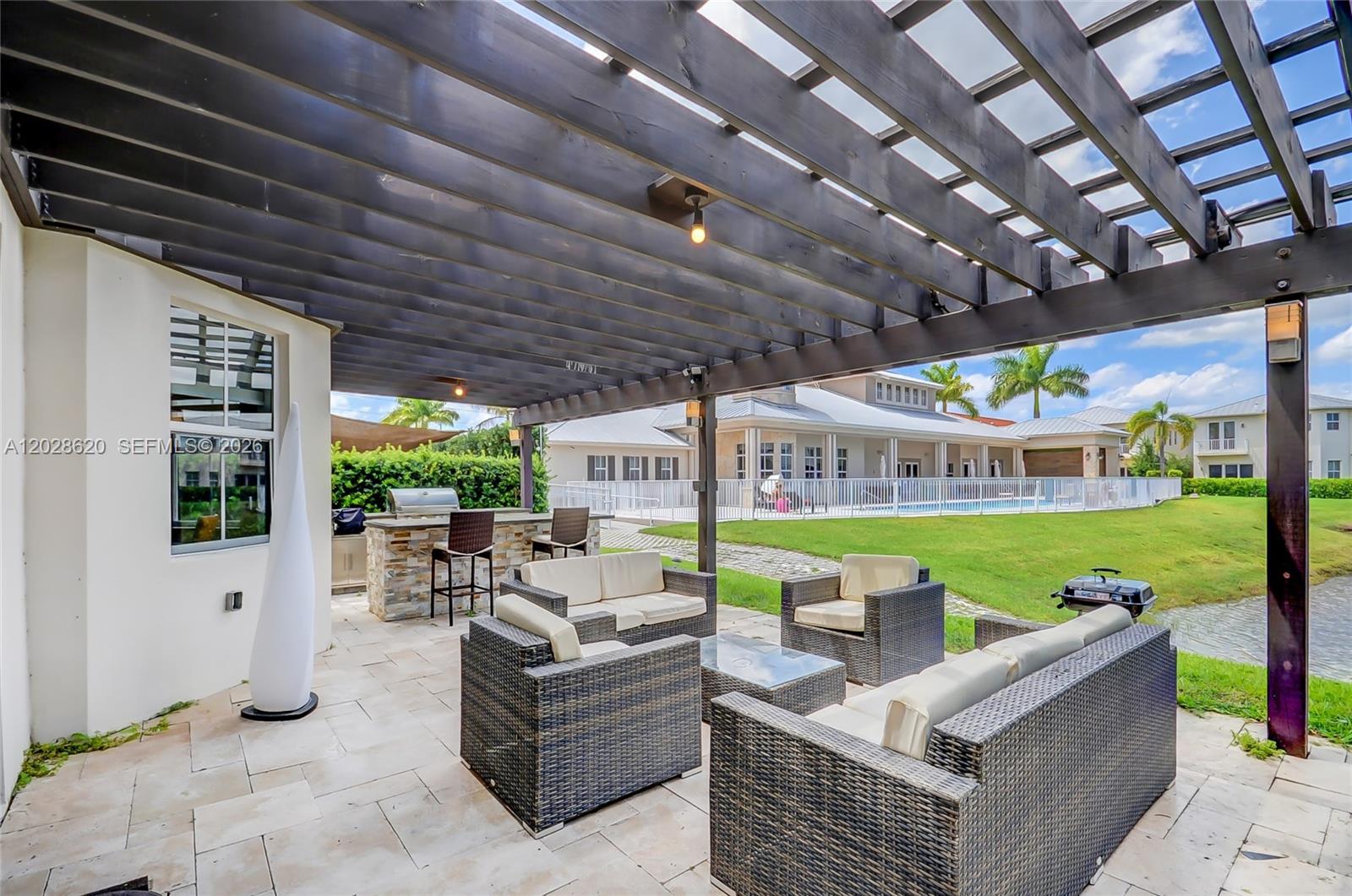 VINTAGE ESTATES - Residential