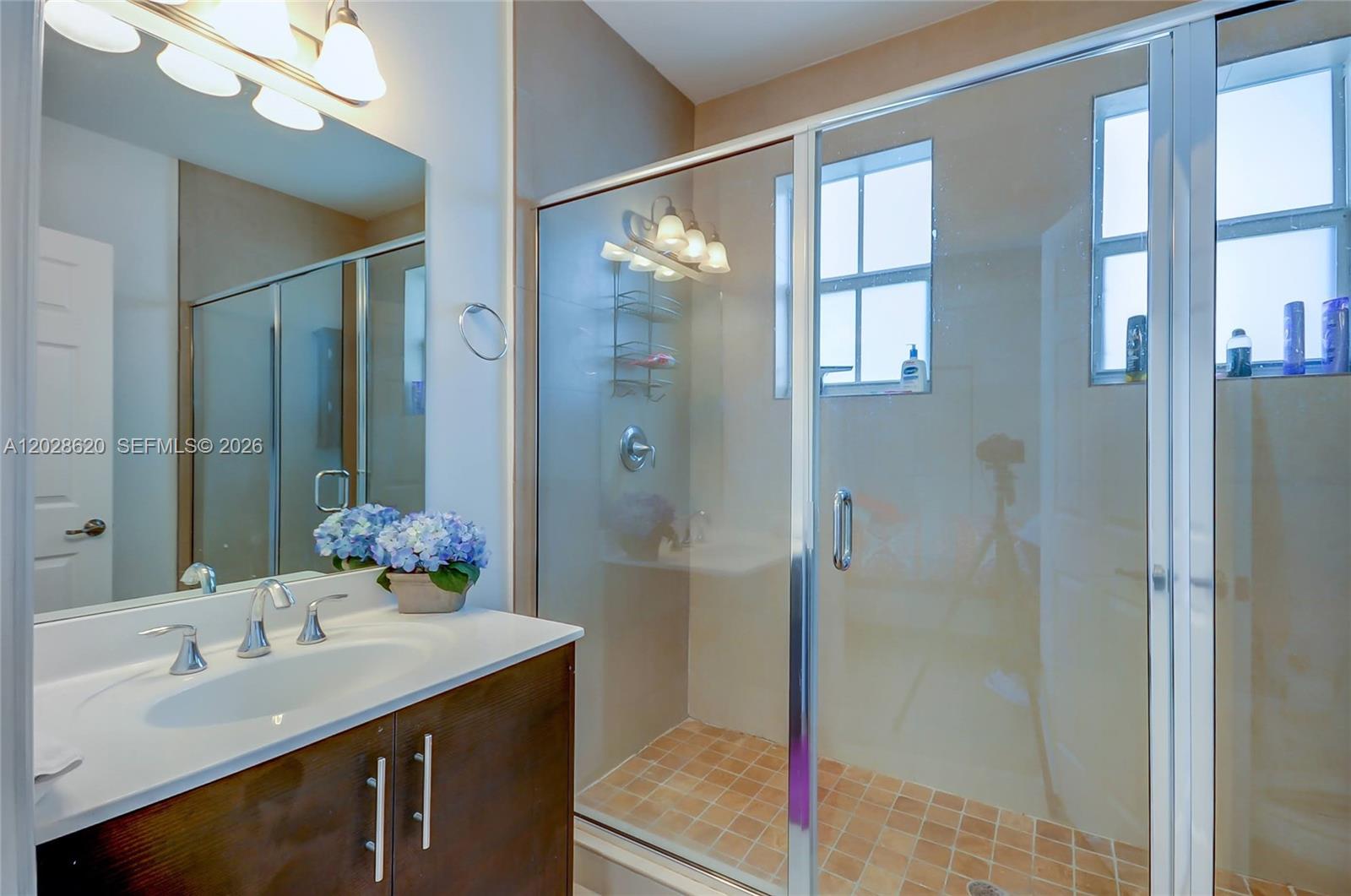 VINTAGE ESTATES - Residential