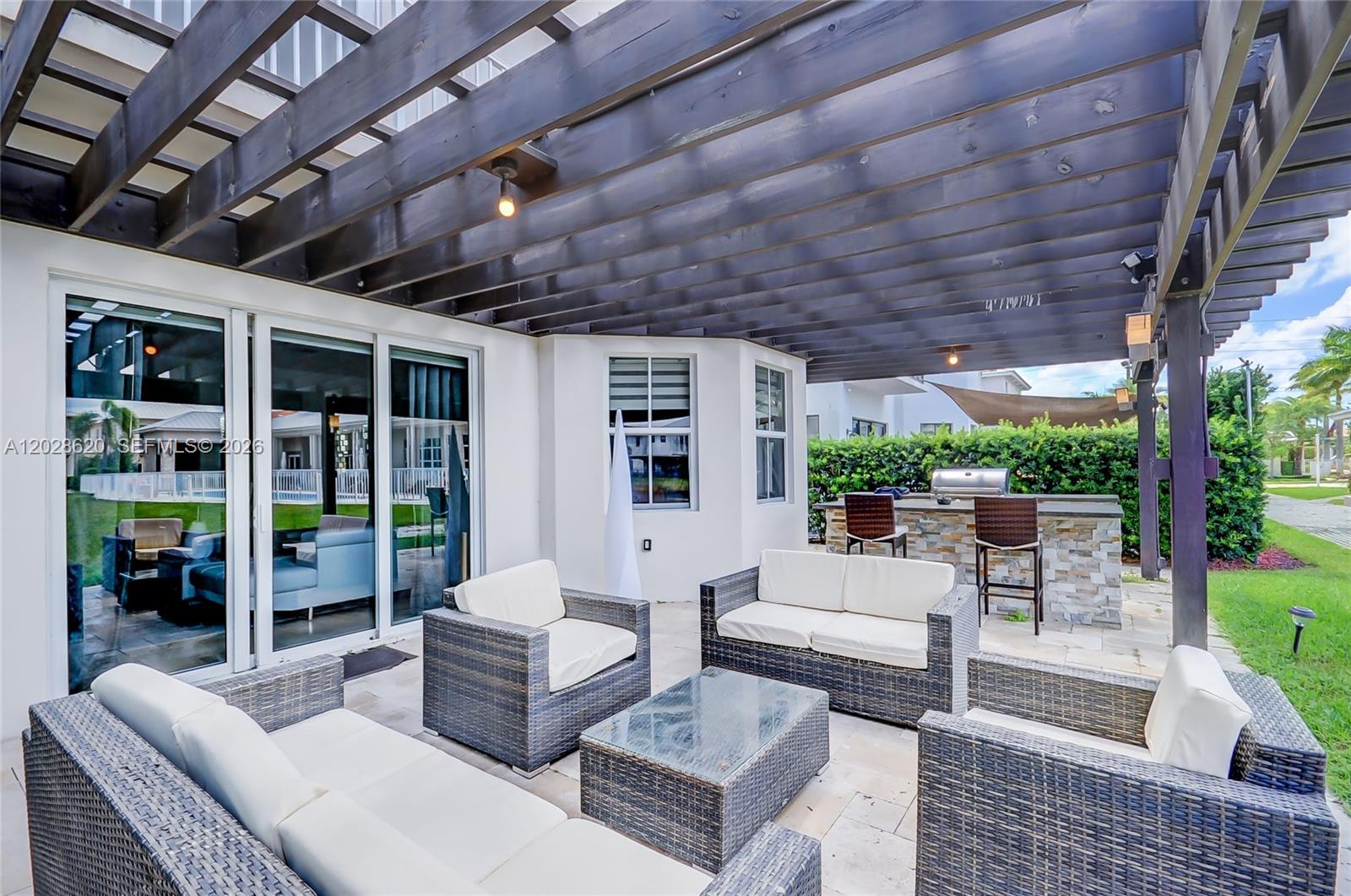 VINTAGE ESTATES - Residential