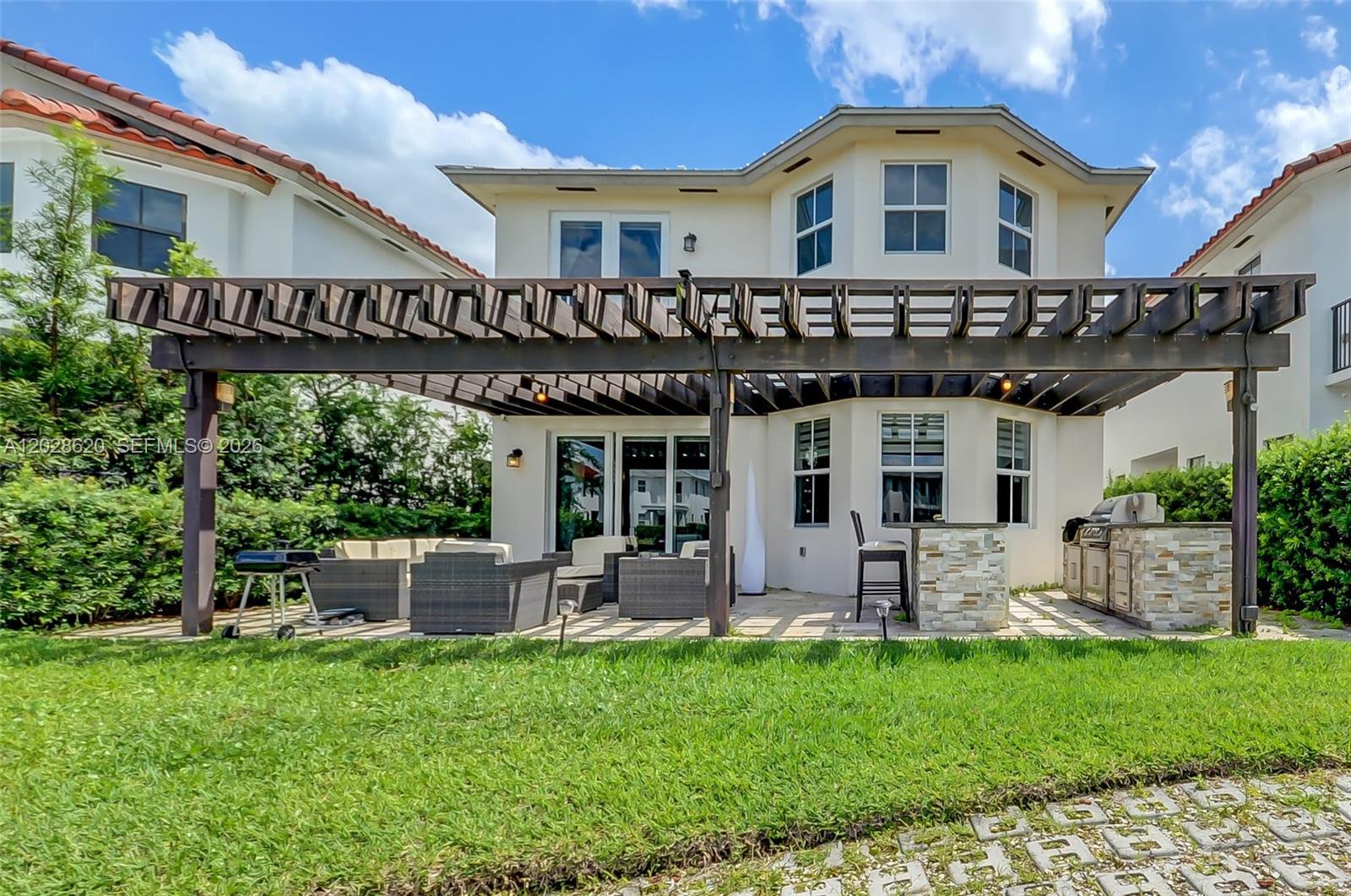 VINTAGE ESTATES - Residential