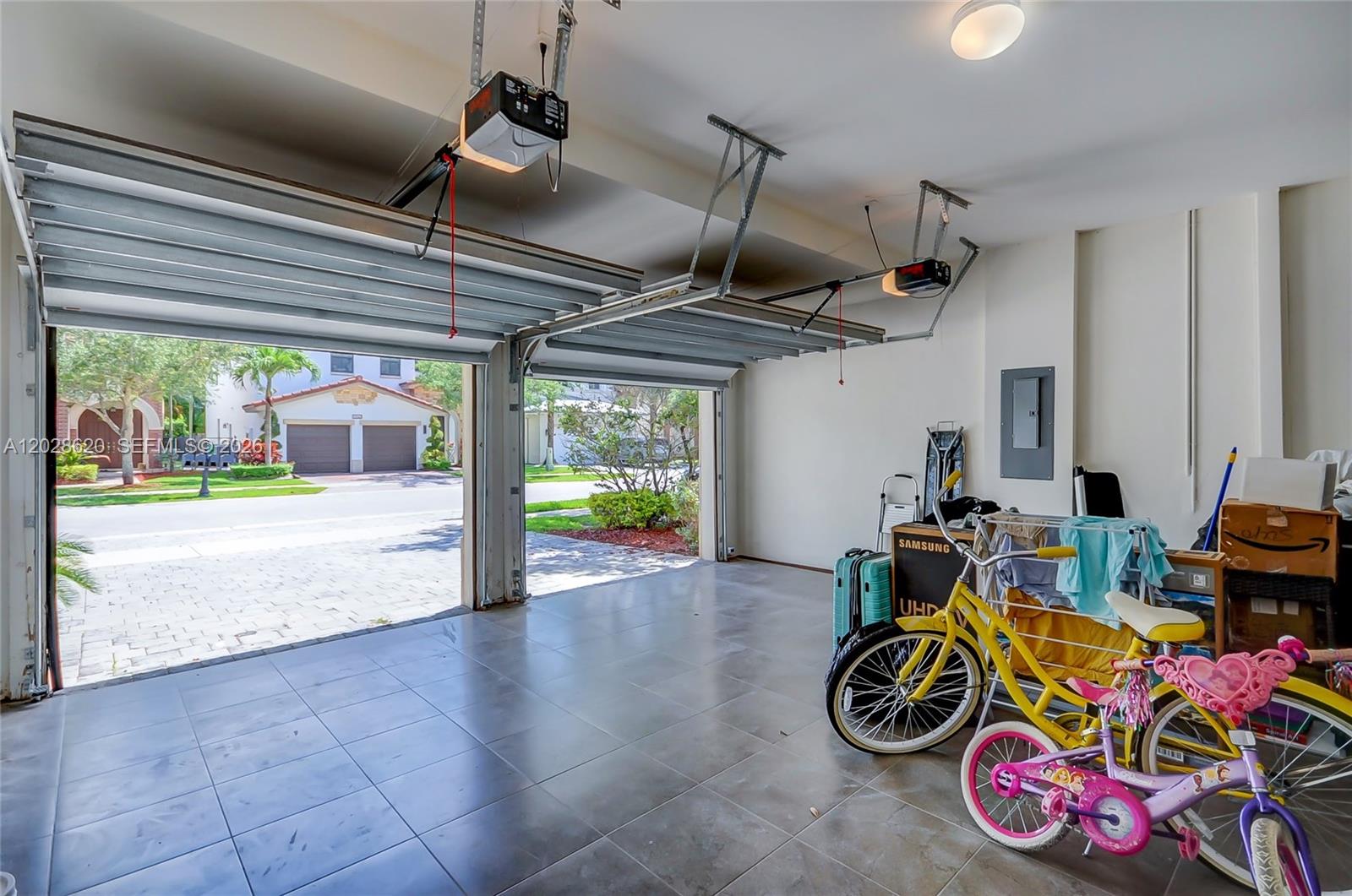 VINTAGE ESTATES - Residential