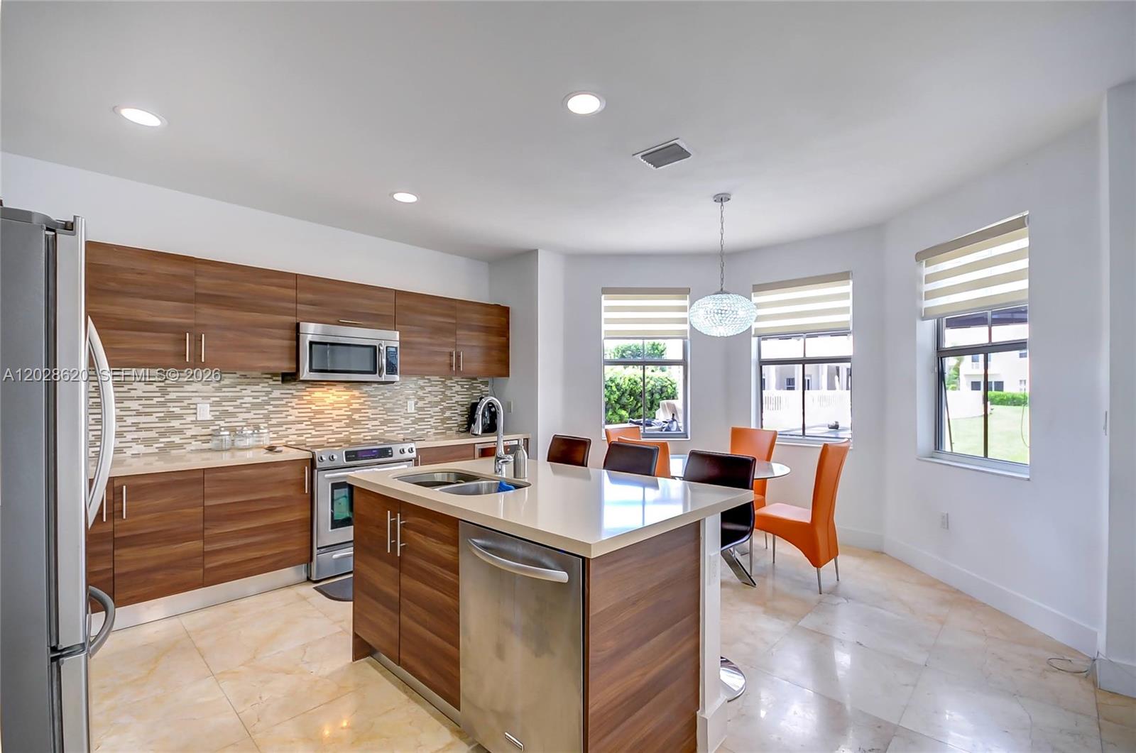 VINTAGE ESTATES - Residential
