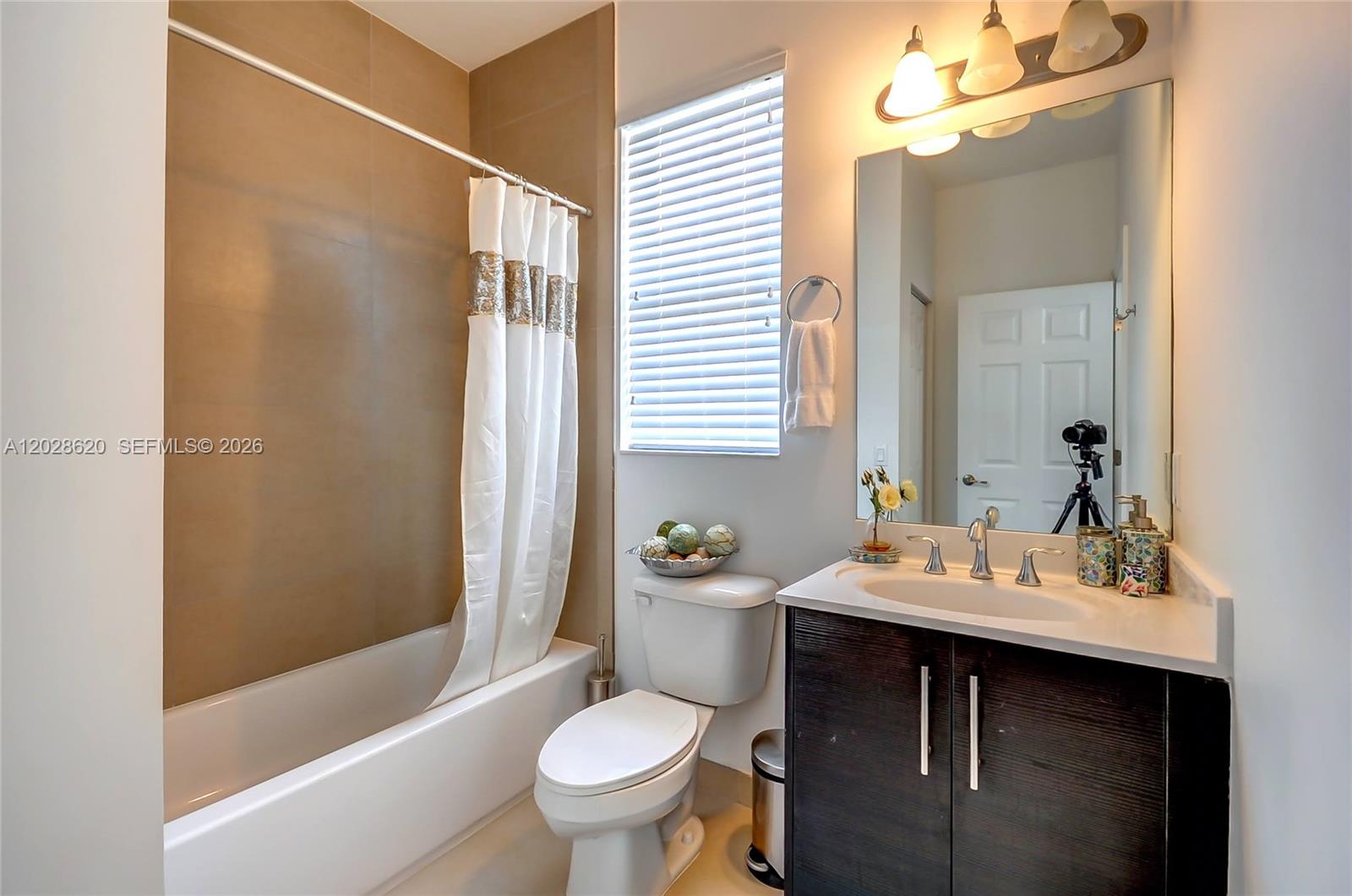 VINTAGE ESTATES - Residential