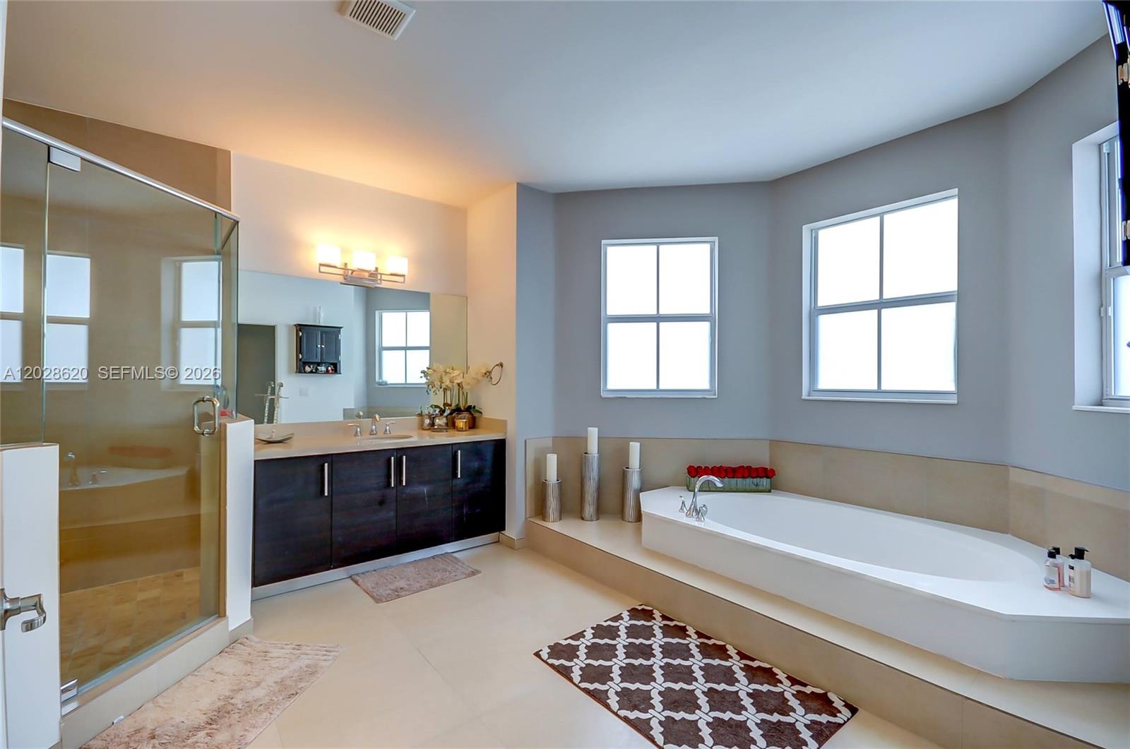 VINTAGE ESTATES - Residential