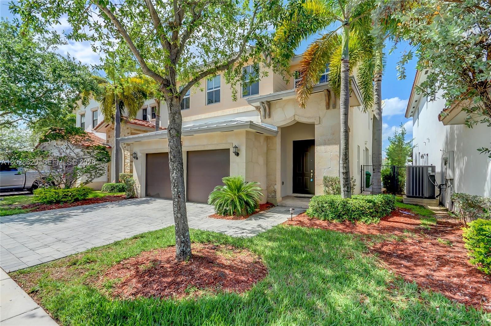 VINTAGE ESTATES - Residential