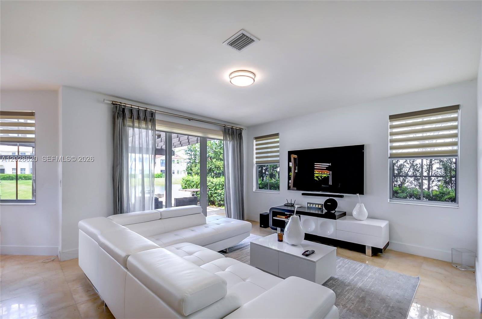 VINTAGE ESTATES - Residential