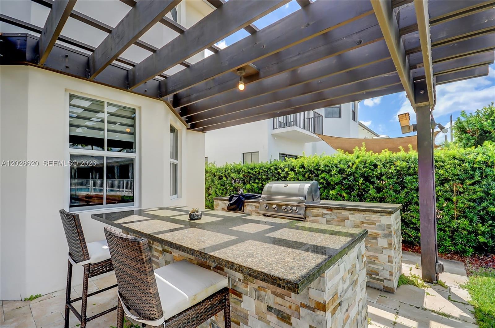 VINTAGE ESTATES - Residential