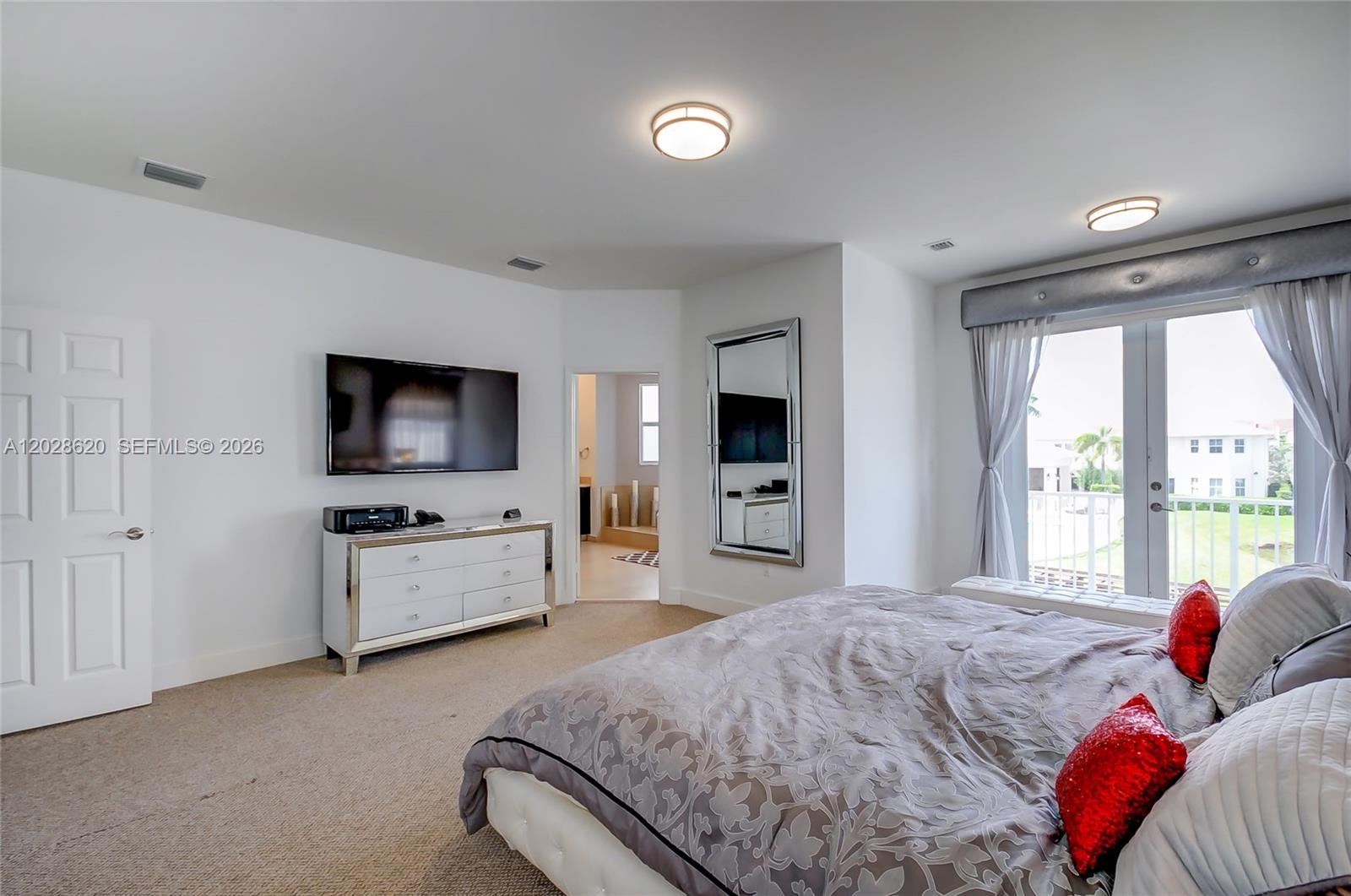 VINTAGE ESTATES - Residential