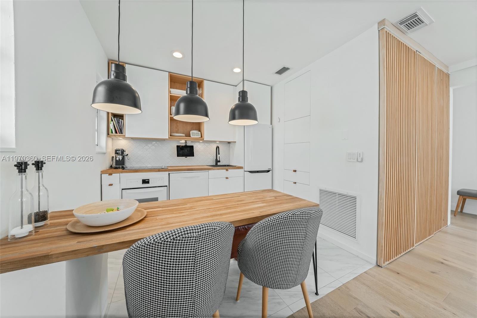 ALOHA CONDO - Residential Lease