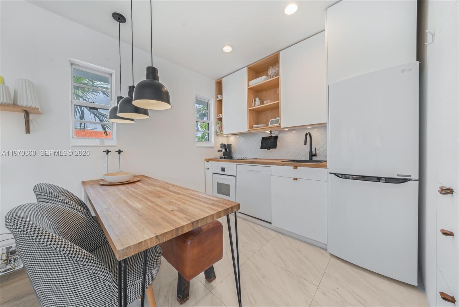 ALOHA CONDO - Residential Lease