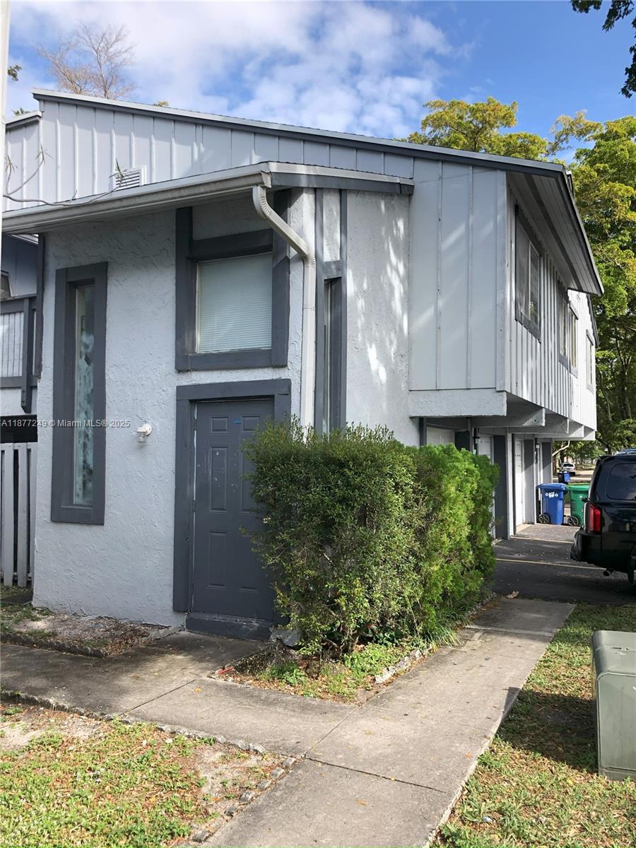 HABITAT II CONDO - Residential