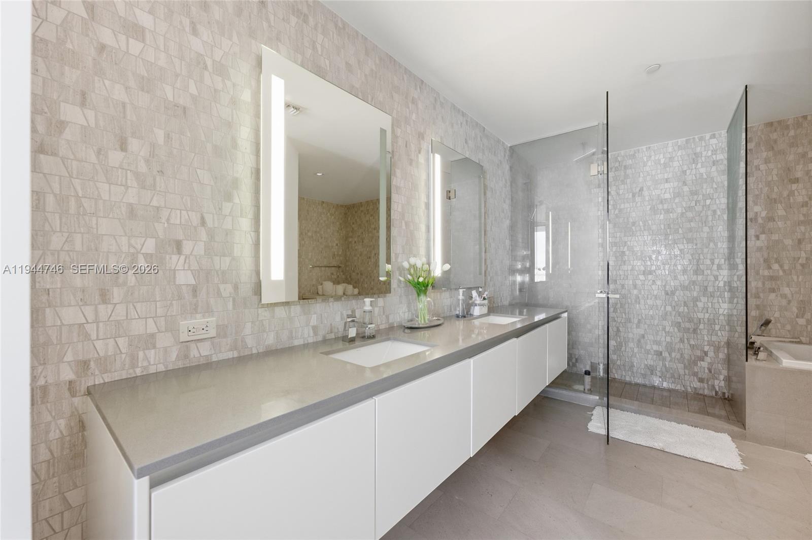 RISE CONDO - Residential