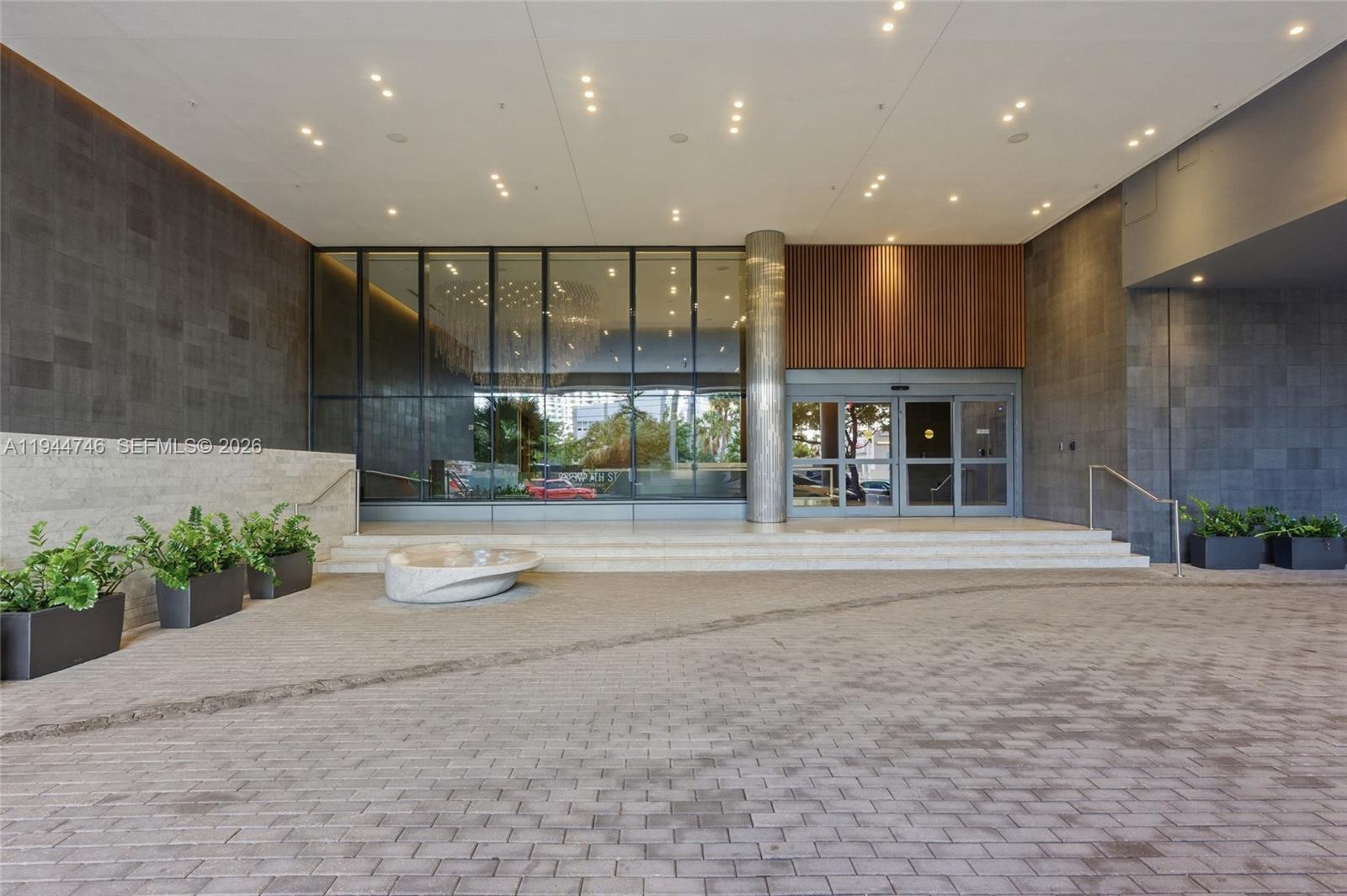 RISE CONDO - Residential