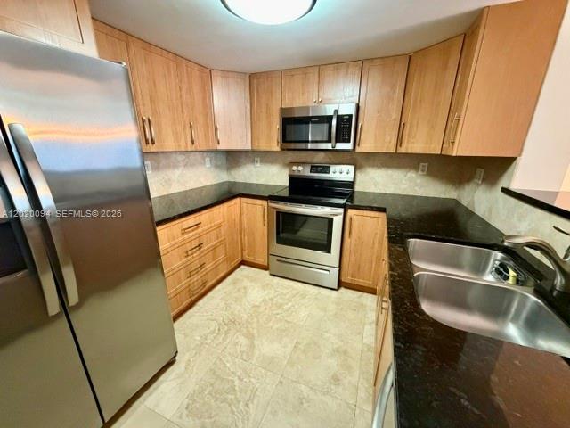 3000 Coral Way 813