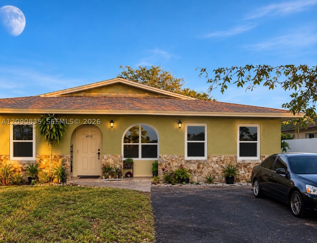 Photo of 4610 SW 43rd Ter, Dania Beach, FL 33314 (MLS # A12090835)