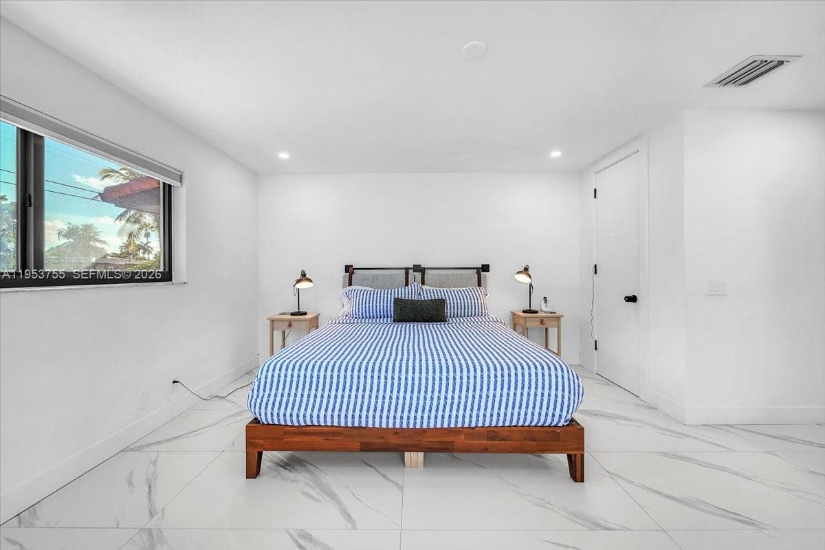 HOLLYWOOD LAKES SECTION - Residential