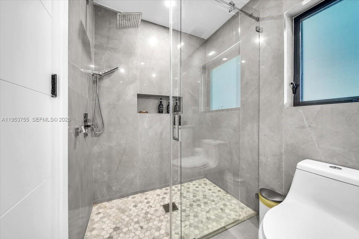 HOLLYWOOD LAKES SECTION - Residential