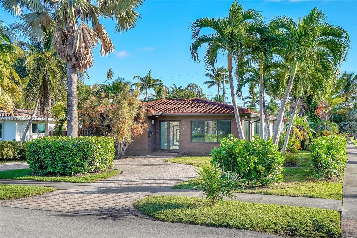 HOLLYWOOD LAKES SECTION - Residential