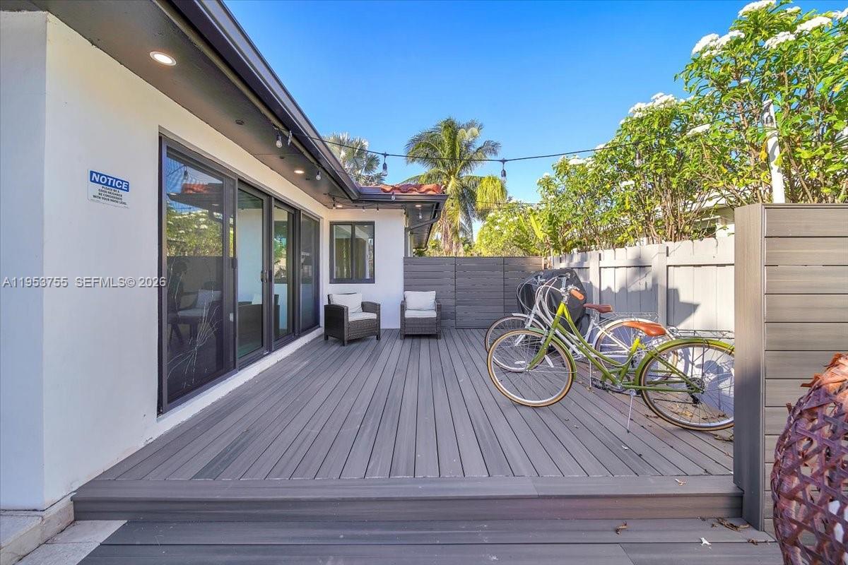 HOLLYWOOD LAKES SECTION - Residential