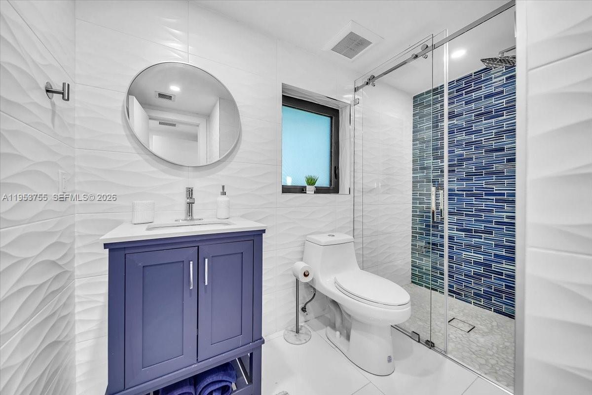 HOLLYWOOD LAKES SECTION - Residential