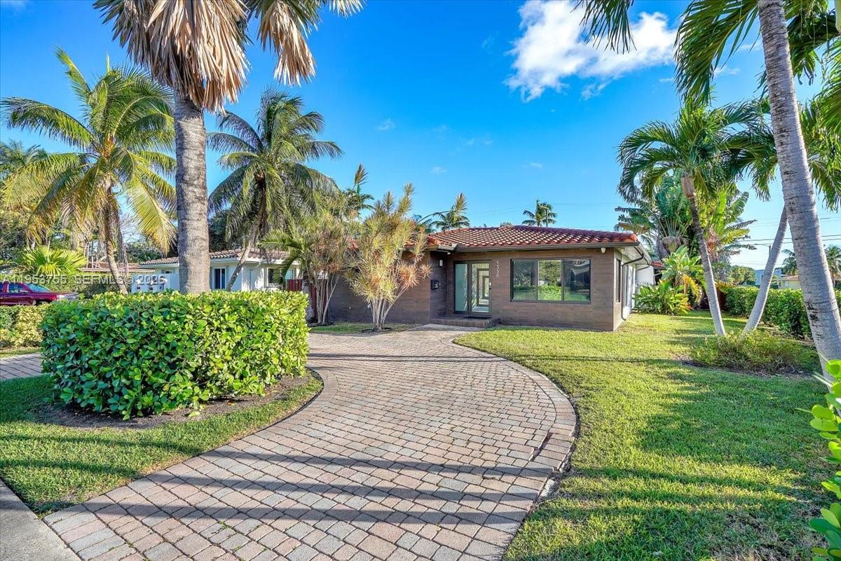 HOLLYWOOD LAKES SECTION - Residential