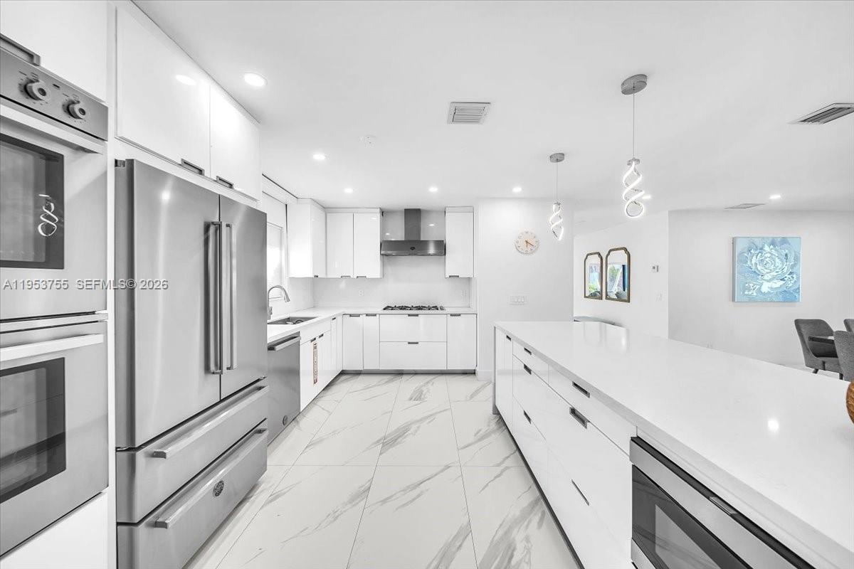 HOLLYWOOD LAKES SECTION - Residential