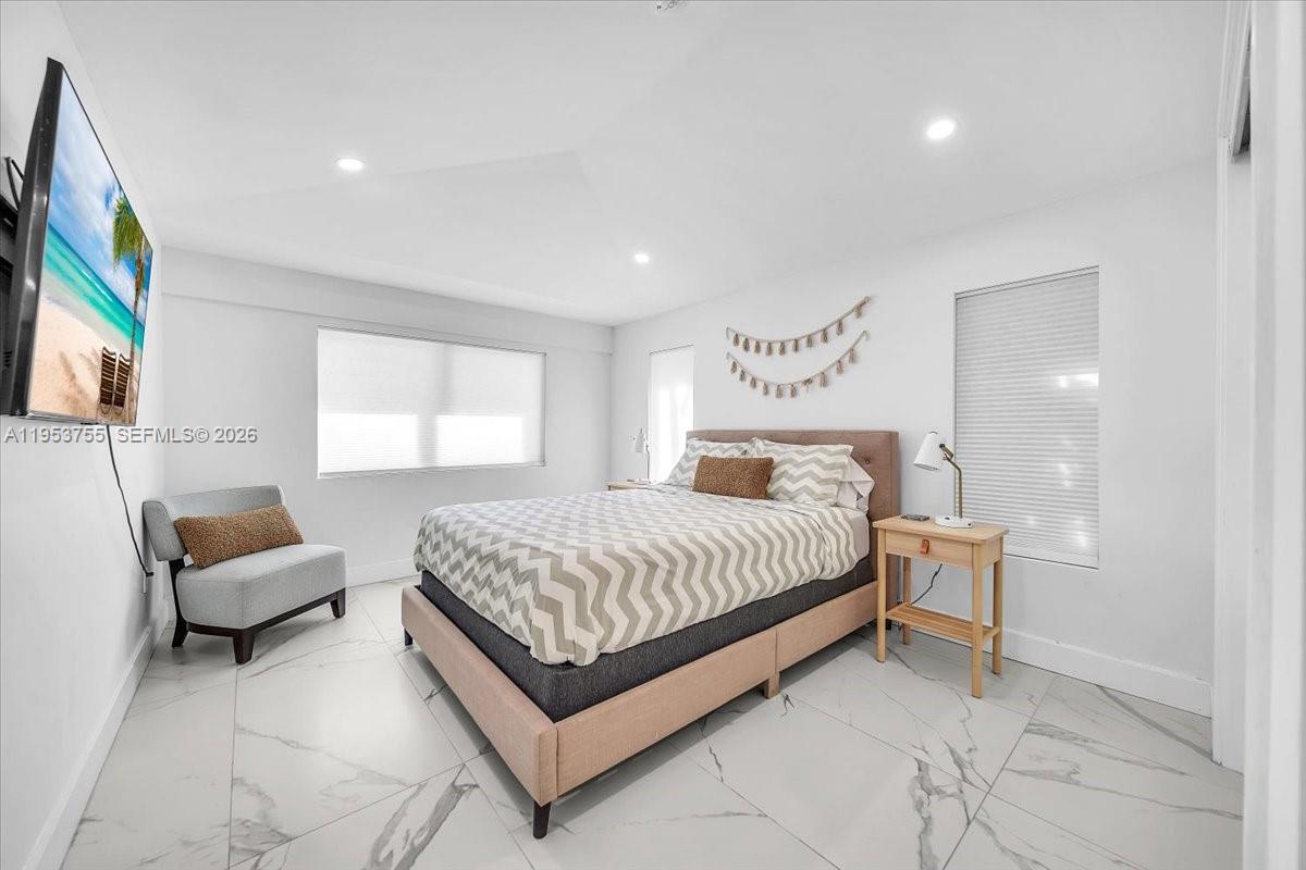 HOLLYWOOD LAKES SECTION - Residential