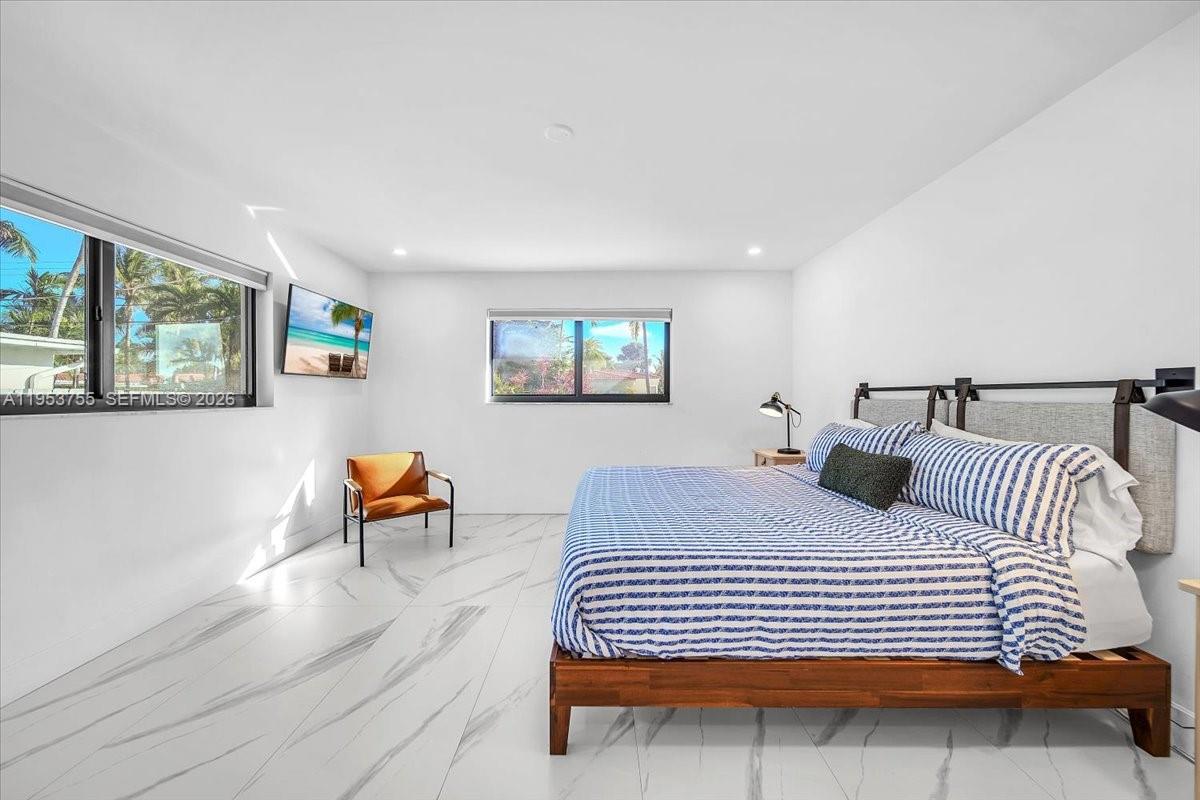 HOLLYWOOD LAKES SECTION - Residential