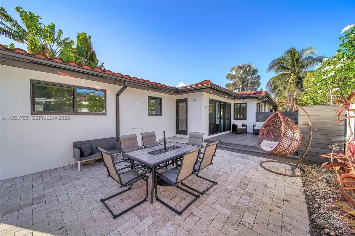 HOLLYWOOD LAKES SECTION - Residential