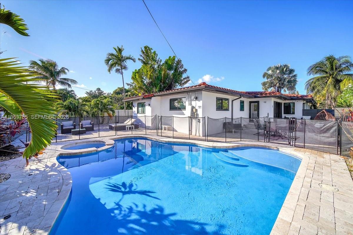 HOLLYWOOD LAKES SECTION - Residential