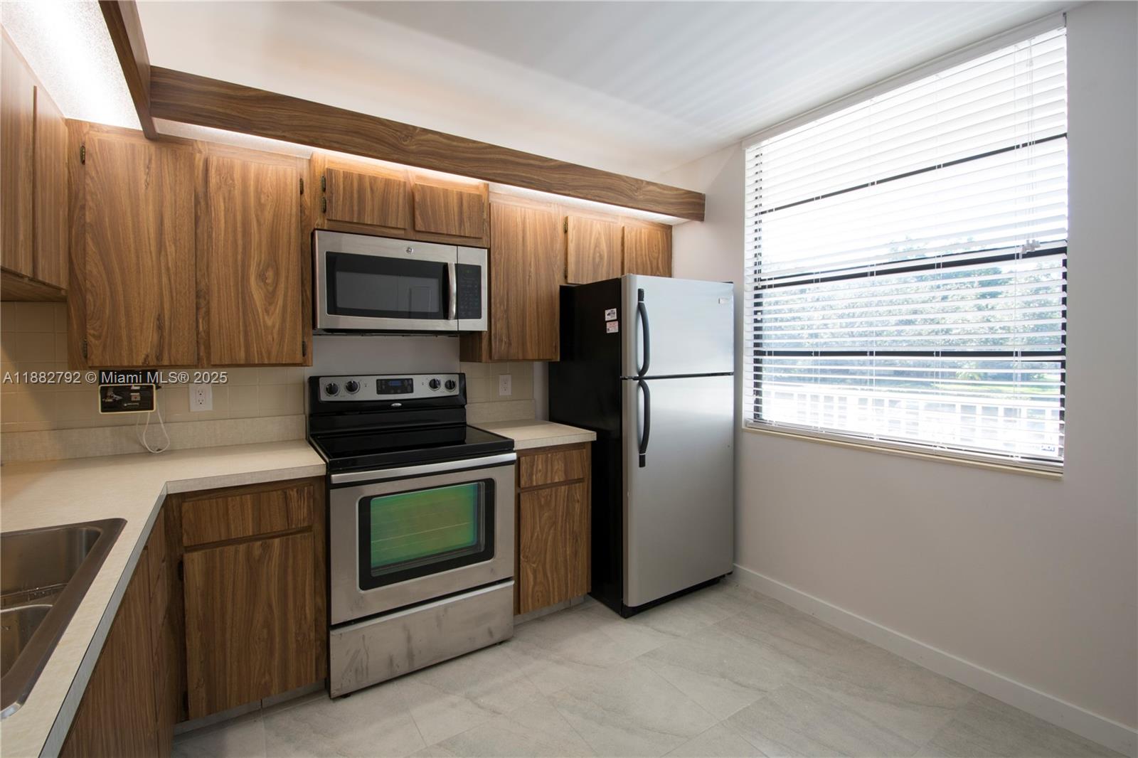 CONDO 20 OF WHITEHALL CON - Residential