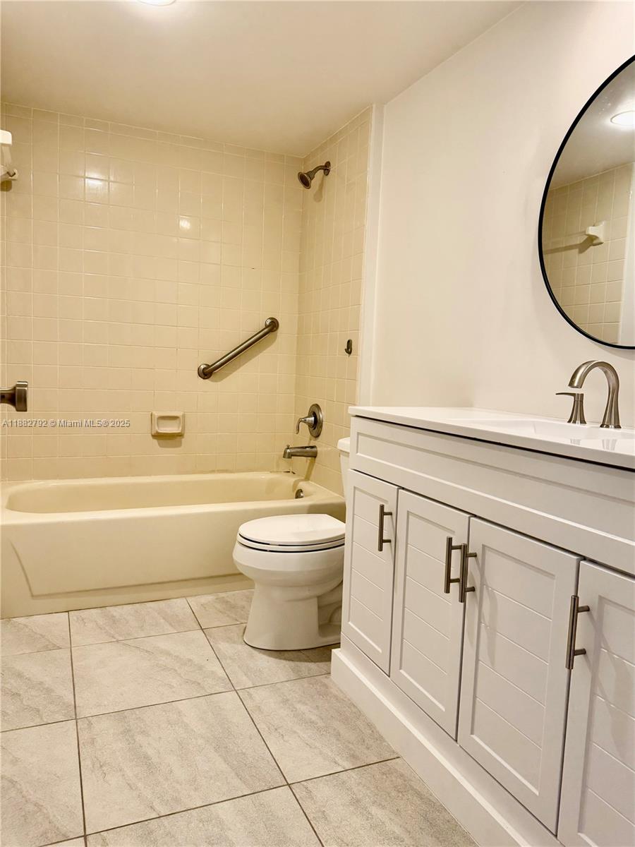 CONDO 20 OF WHITEHALL CON - Residential
