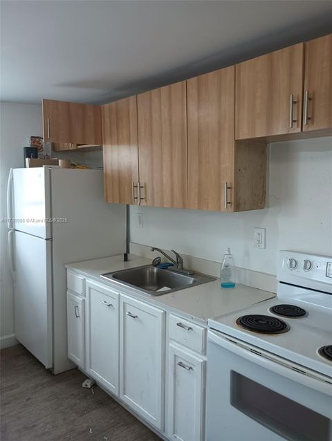 1186 NW 103rd St 1 Miami FL 33150