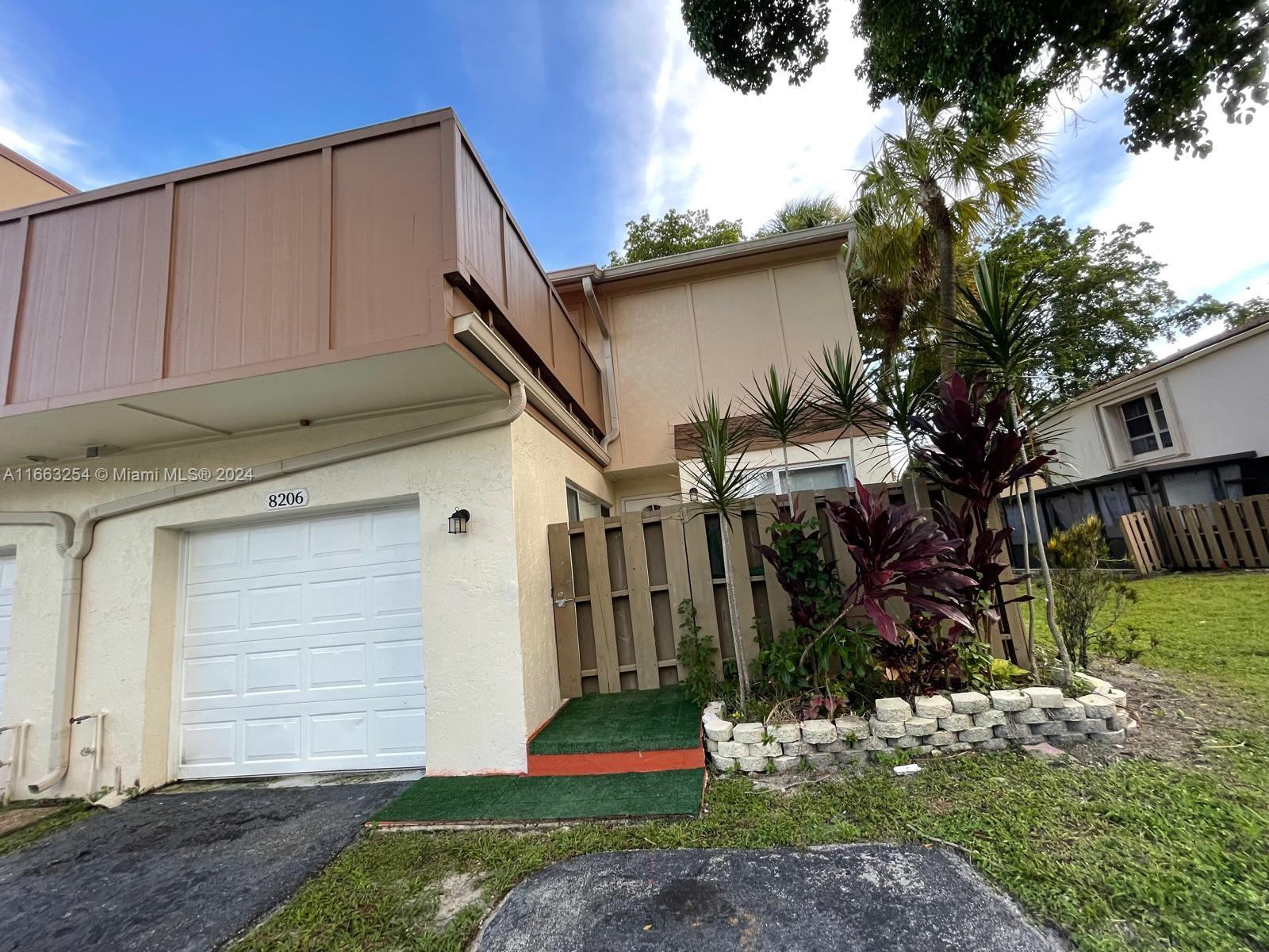 OUTSIDE RENOVATION FOR THIS HOUSE HAS BEEN COMPLETED BY THE ASSOCIATION.
BEAUTIFUL LARGE TOWNHOUSE, 4 BEDROOMS 2 1/2 BATH, LOCATED IN PLANTATION, CORNER UNIT, LARGE BEDROOMS, WALK-IN CLOSET, PRIVATE TERRACE FROM LARGE MASTER BEDROOM, ENCLOSED PATIO, WASHER AND DRYER IN THE UNIT, EXTRA BREAKFAST ROOM NEXT TO THE KITCHEN, OR FOR OFFICE, EXCELLENT LOCATION CLOSE TO RESTAURANTS, SHOPPING, MALLS, PARKS, MAJOR ROADS,
ASSOCIATION REQUIERE 650 AND UP-CREDIT SCORE, VACANT READY TO SHOW. CAN BE RENT AFTER 1 YEAR.