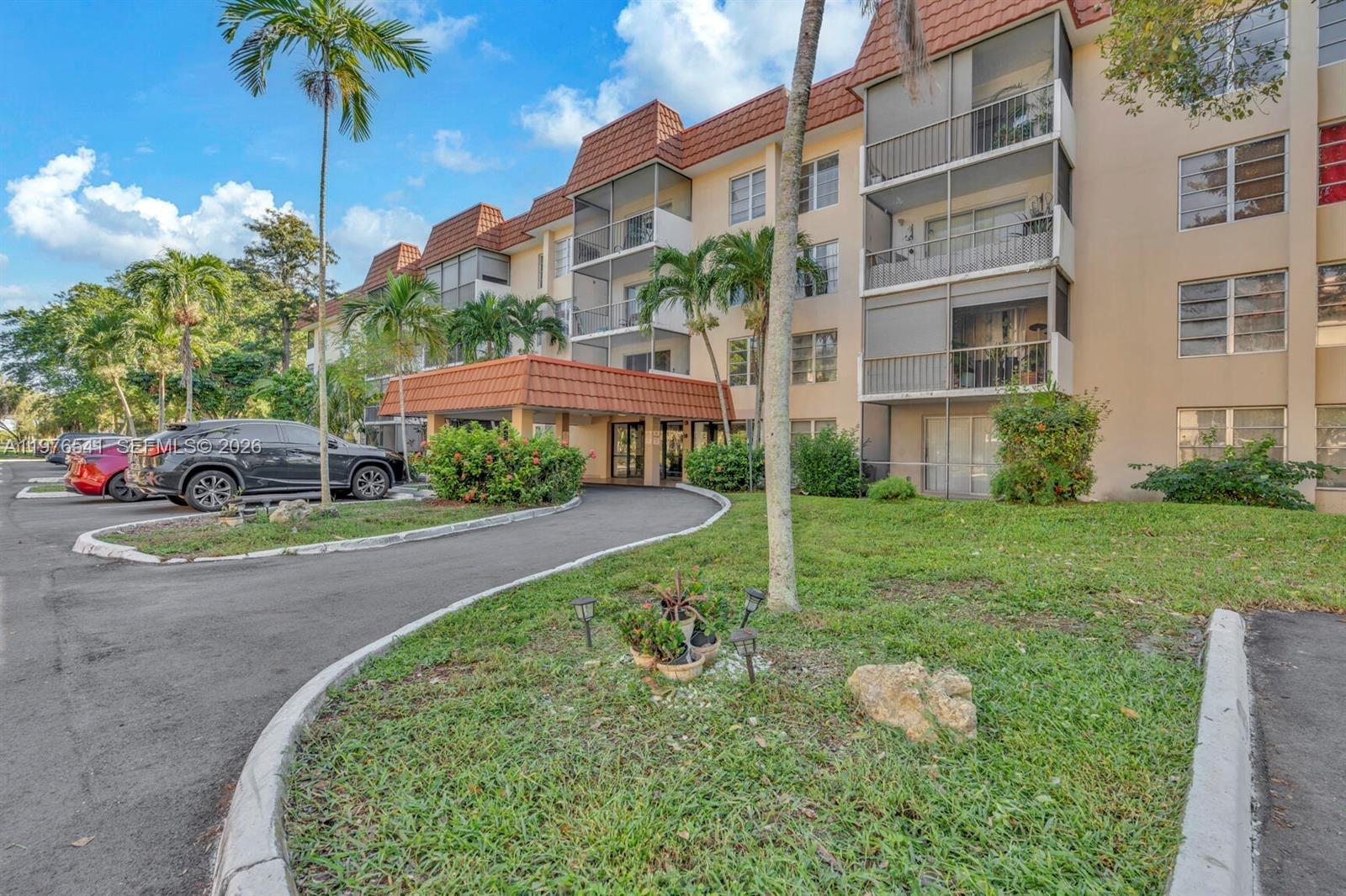 MANORS OF INVERRARY I-10 - Residential