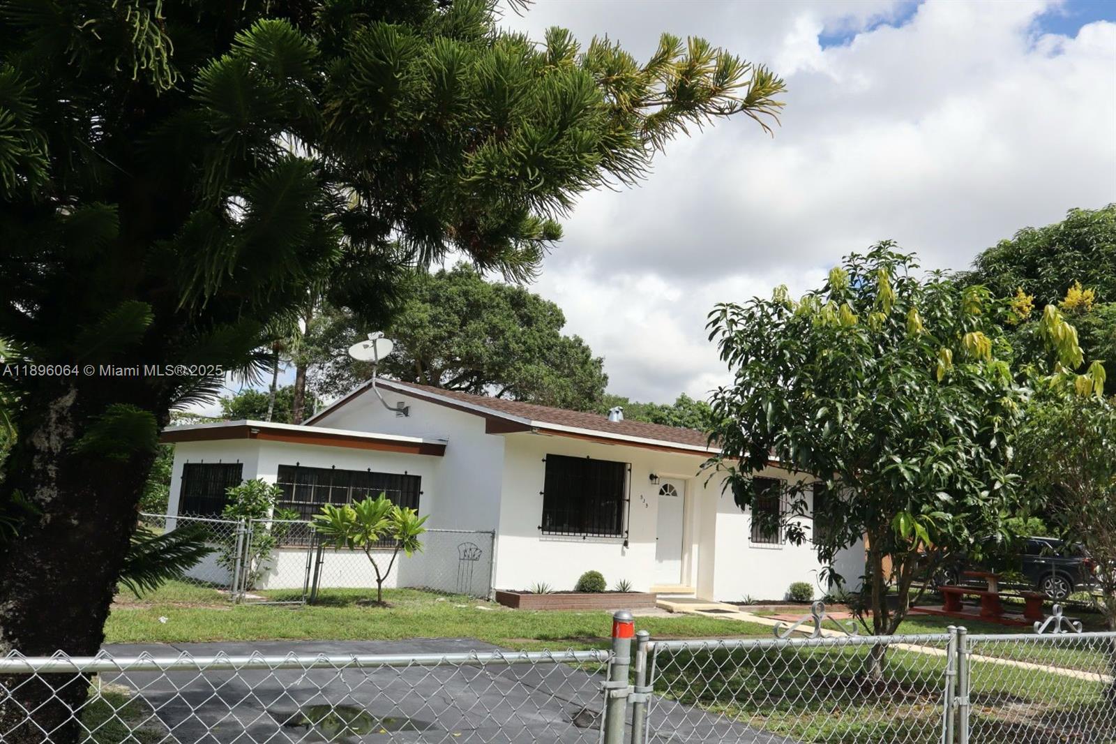 View photos, virtual tours, details... 535 Harem Ave