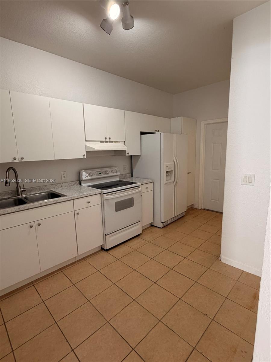OLD BISCAYNE VILLAS CONDO - Residential