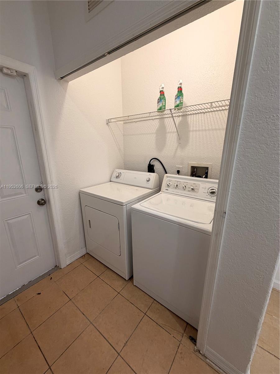 OLD BISCAYNE VILLAS CONDO - Residential