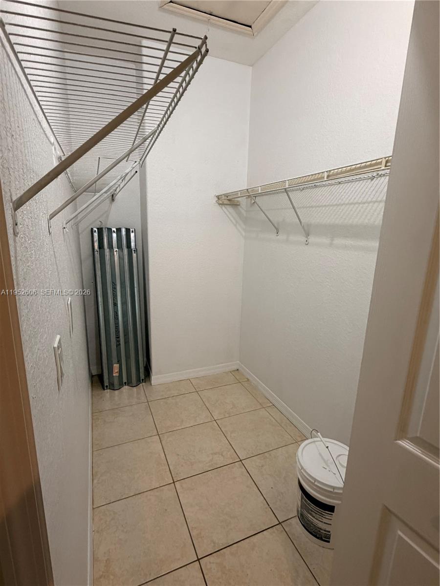 OLD BISCAYNE VILLAS CONDO - Residential