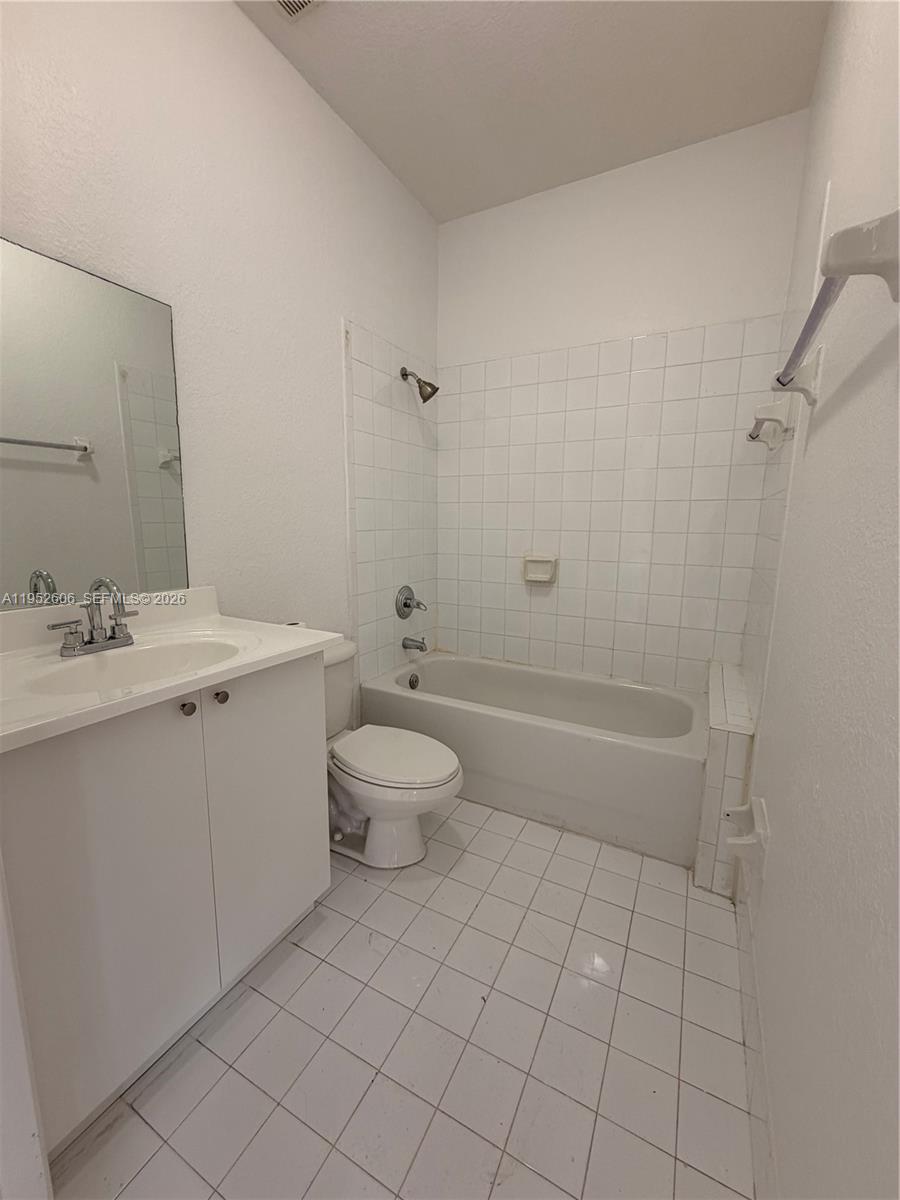 OLD BISCAYNE VILLAS CONDO - Residential