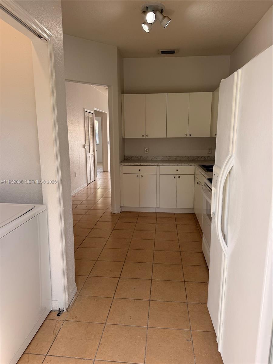 OLD BISCAYNE VILLAS CONDO - Residential