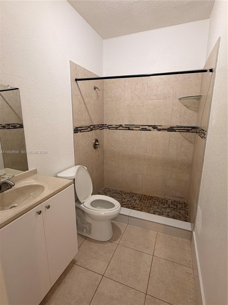 OLD BISCAYNE VILLAS CONDO - Residential