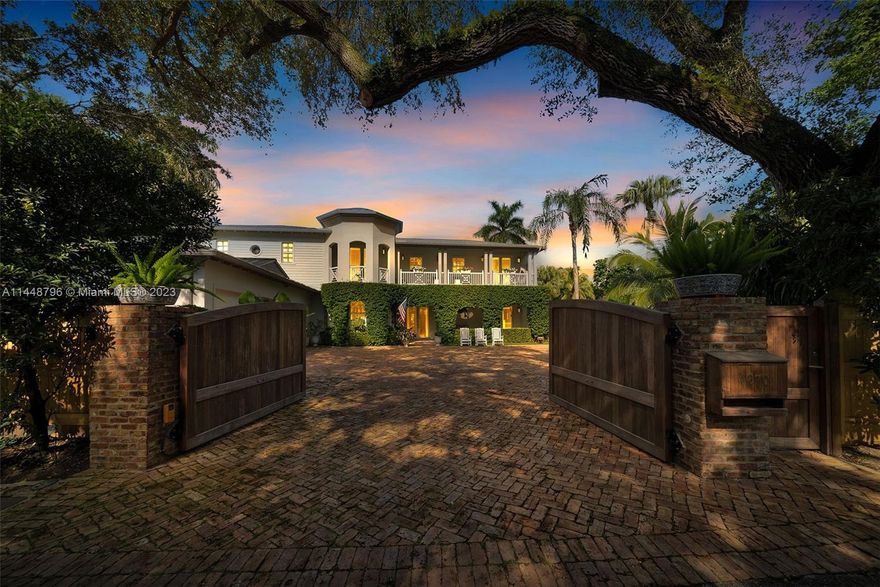 Welcome to 4270 and 4254 Lennox Drive in Coconut Grove, Miami. This beautiful property sits on on a huge double lot of 0.71 acres combined. This 2006 house was recently updated and features 7 bedrooms with ensuite balconies, 7 bathrooms, formal dining and living rooms, family room, an elevator, an exercise room, a 3-car garage, and so much more …
Minutes away from shops, restaurants, the Coconut Grove marina, and the best schools in Miami, this unique compound offers you the opportunity to build another house and/or an idyllic backyard with pool and tennis court.