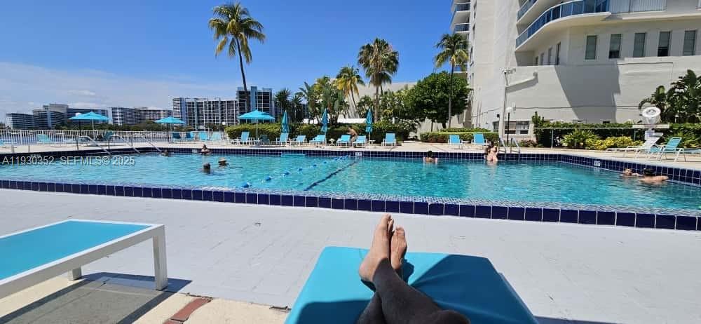 HALLMARK OF HOLLYWOOD CON - Residential Lease