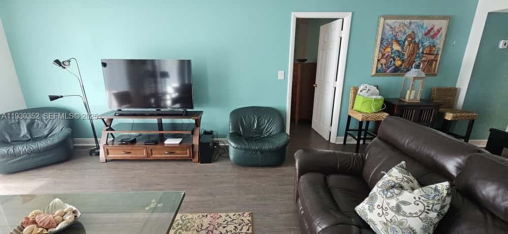 HALLMARK OF HOLLYWOOD CON - Residential Lease