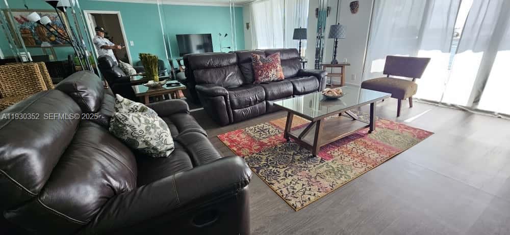 HALLMARK OF HOLLYWOOD CON - Residential Lease